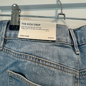 Ann Taylor the kick crop in size 6 Petite. New with tags. High rise.